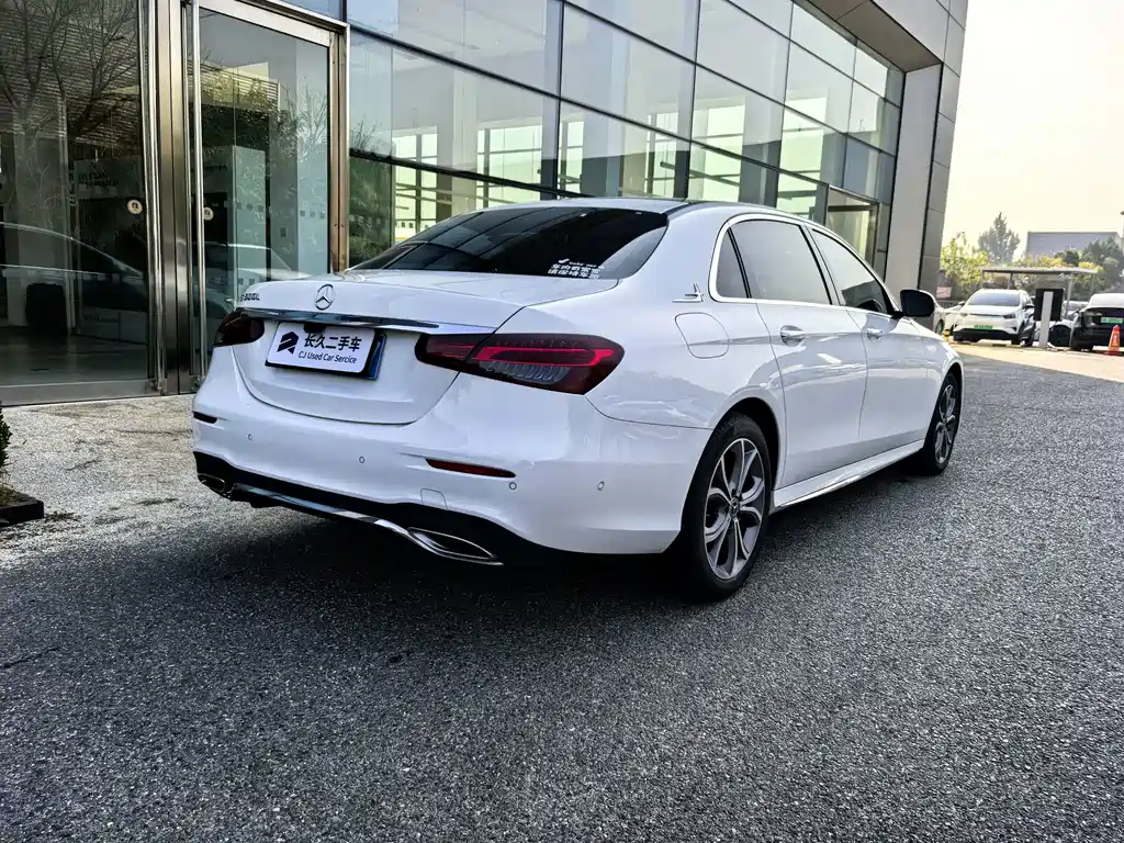 Mercedes-Benz E-Class — фото 4