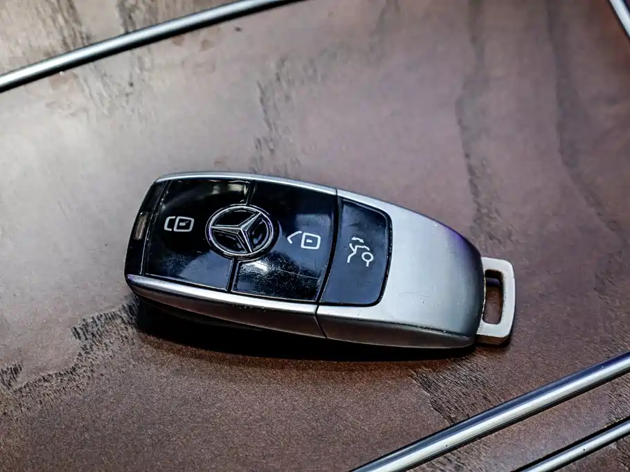 Mercedes-Benz E-Class — фото 18