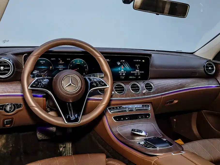 Mercedes-Benz E-Class — фото 20