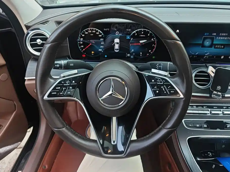 Mercedes-Benz E-Class — фото 15