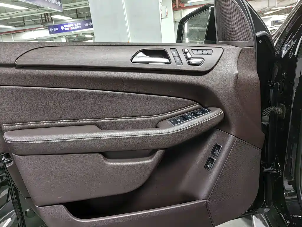 Mercedes-Benz GLS — фото 14