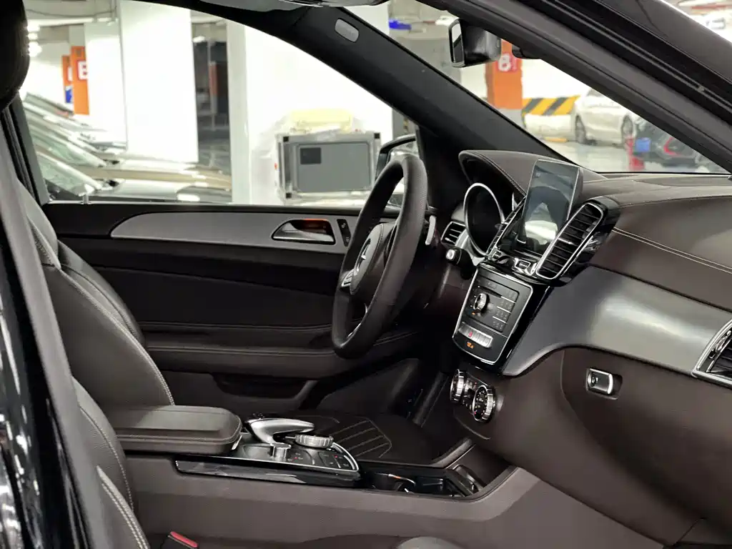 Mercedes-Benz GLS — фото 10