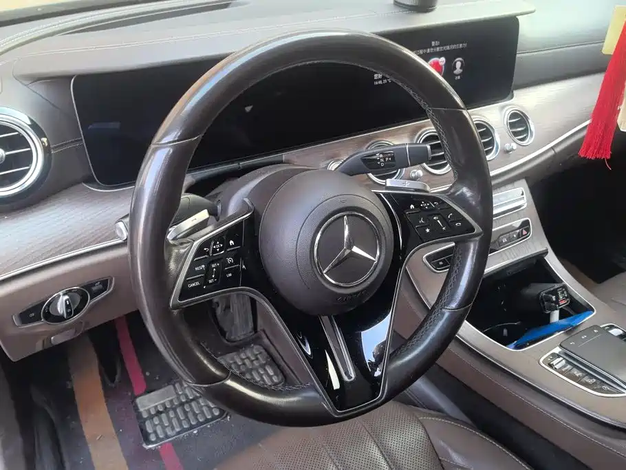 Mercedes-Benz E-Class — фото 15