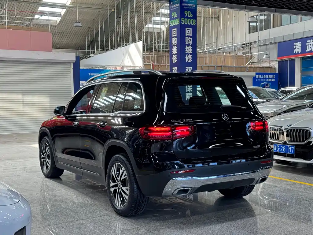 Mercedes-Benz GLB — фото 13