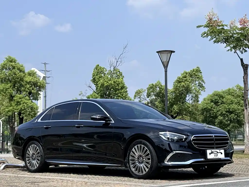 Mercedes-Benz E-Class — фото 2