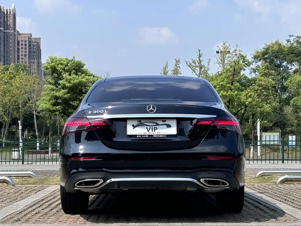 Mercedes-Benz E-Class — фото 11