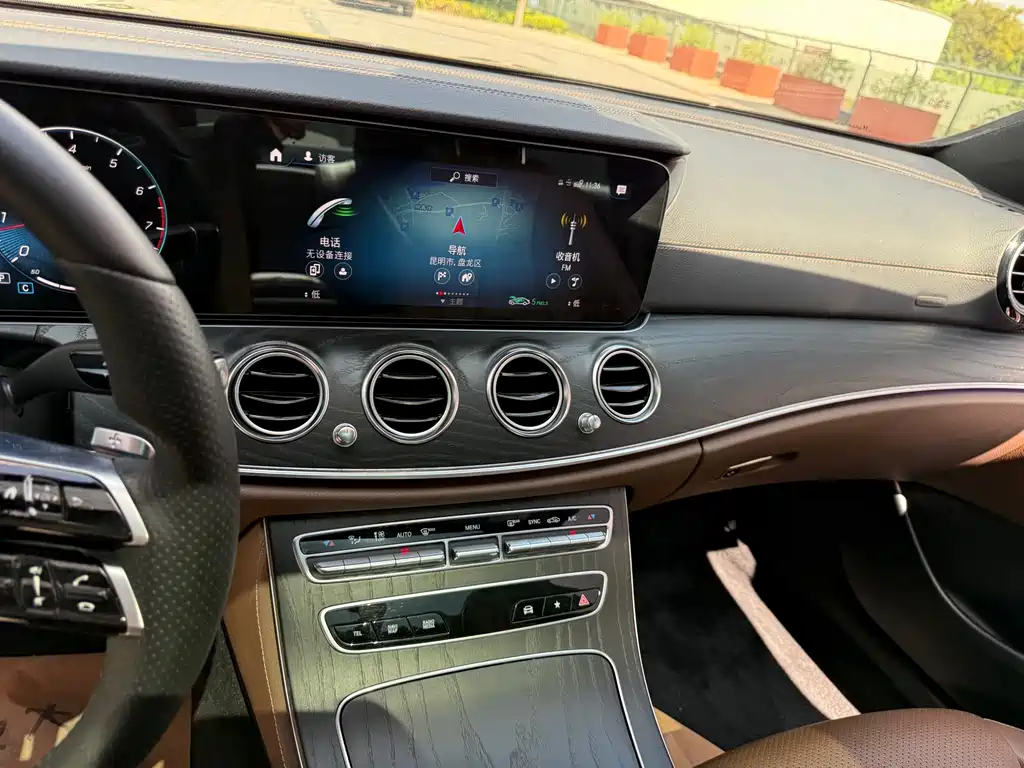 Mercedes-Benz E-Class — фото 25
