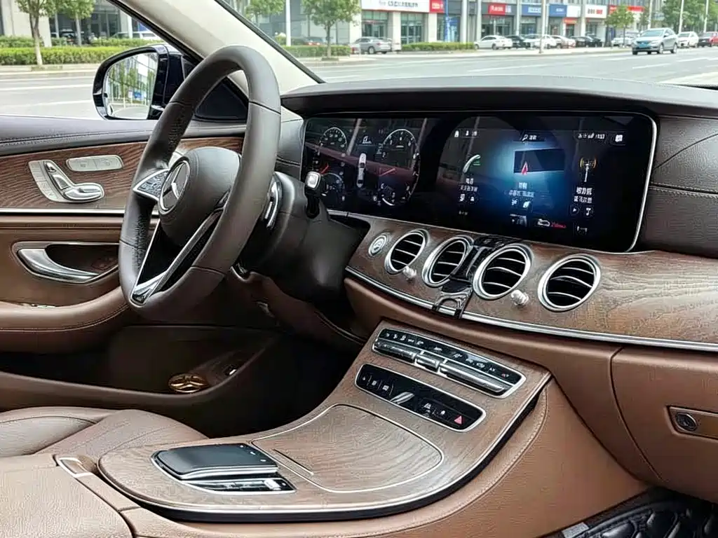 Mercedes-Benz E-Class — фото 11