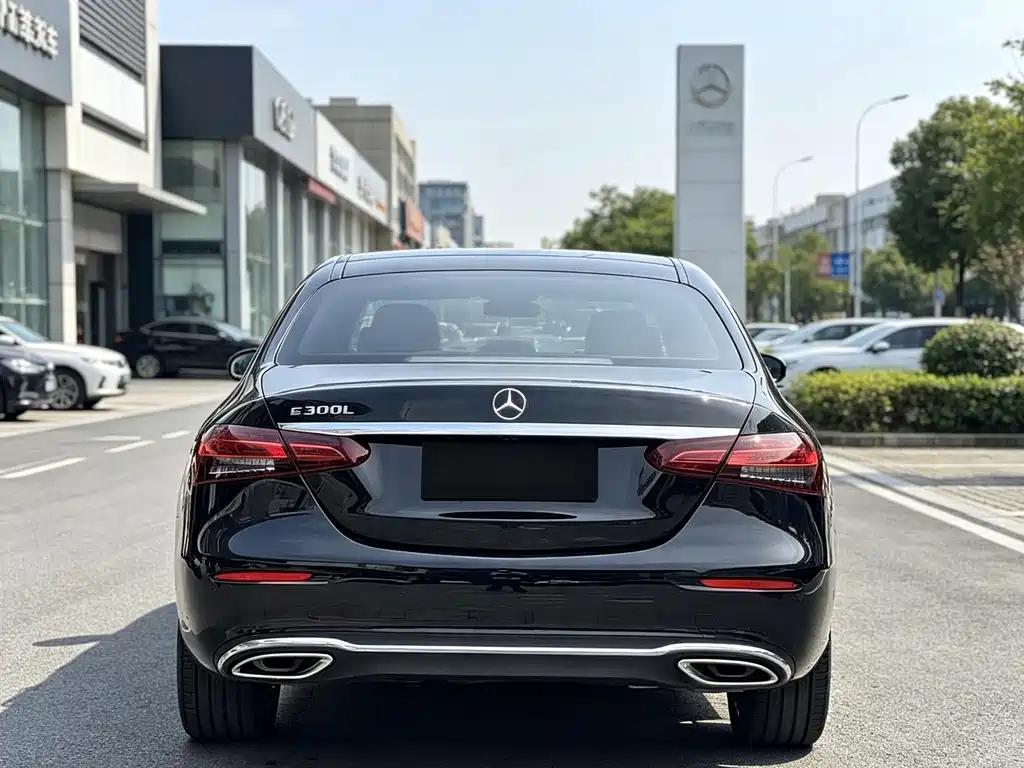 Mercedes-Benz E-Class — фото 13
