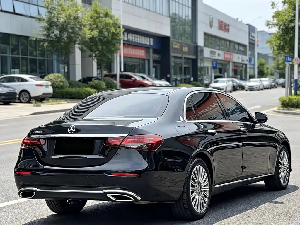 Mercedes-Benz E-Class — фото 14