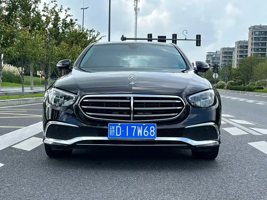Mercedes-Benz E-Class — фото 2