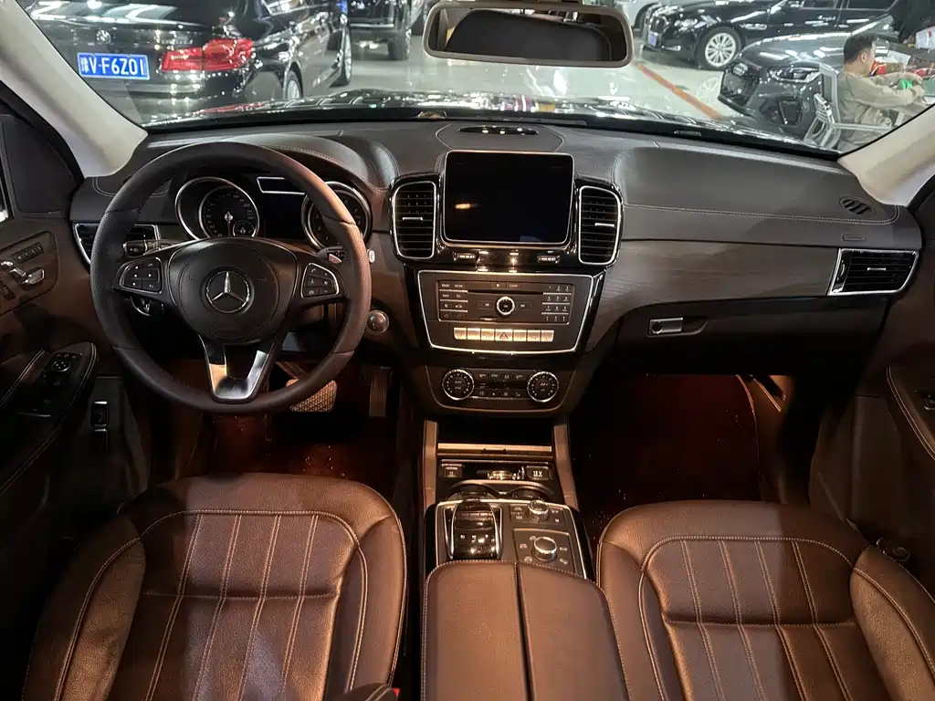 Mercedes-Benz GLS — фото 6