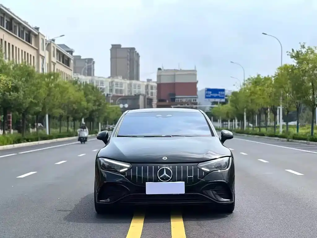 Mercedes-Benz EQE AMG — фото 2