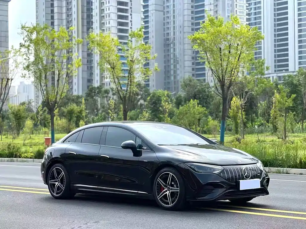 Mercedes-Benz EQE AMG — фото 3