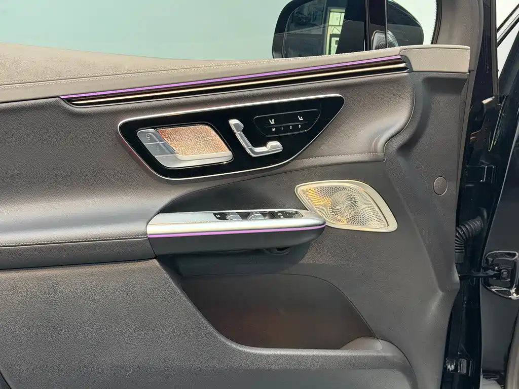 Mercedes-Benz EQE SUV — фото 18