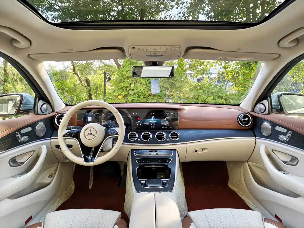 Mercedes-Benz E-Class — фото 11