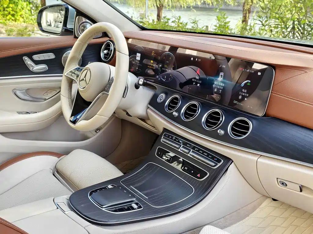 Mercedes-Benz E-Class — фото 15