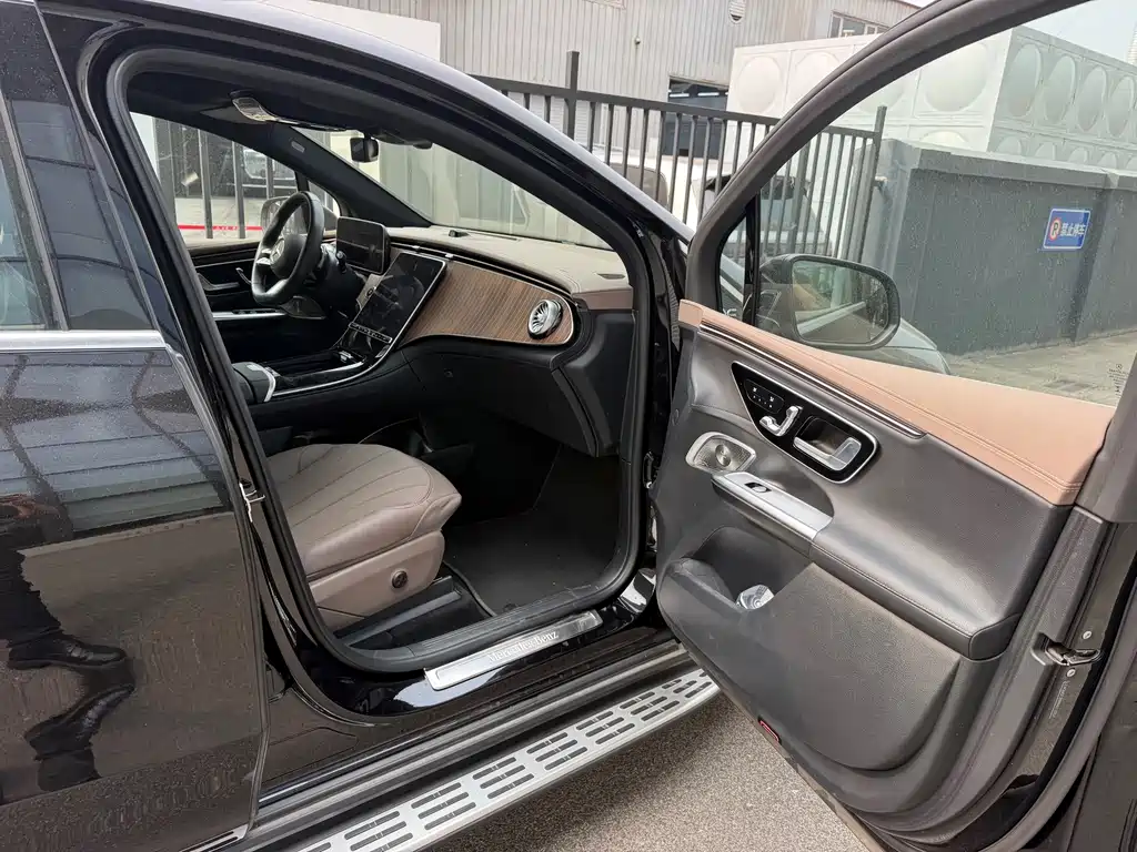 Mercedes-Benz EQE SUV — фото 2