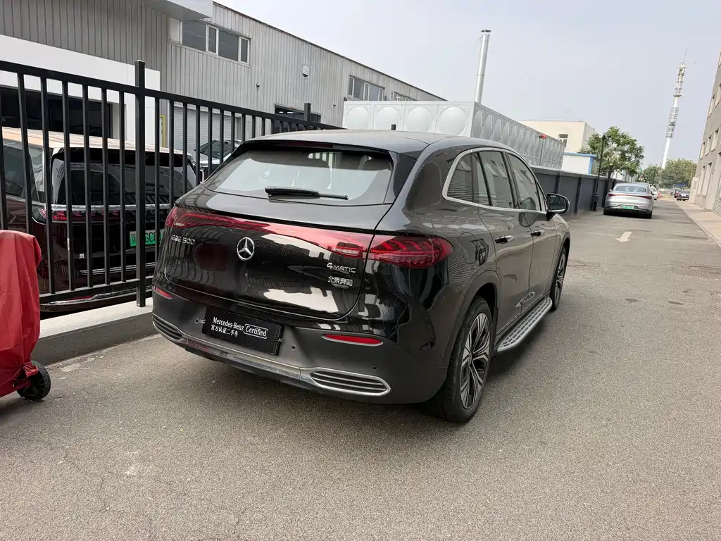Mercedes-Benz EQE SUV — фото 4