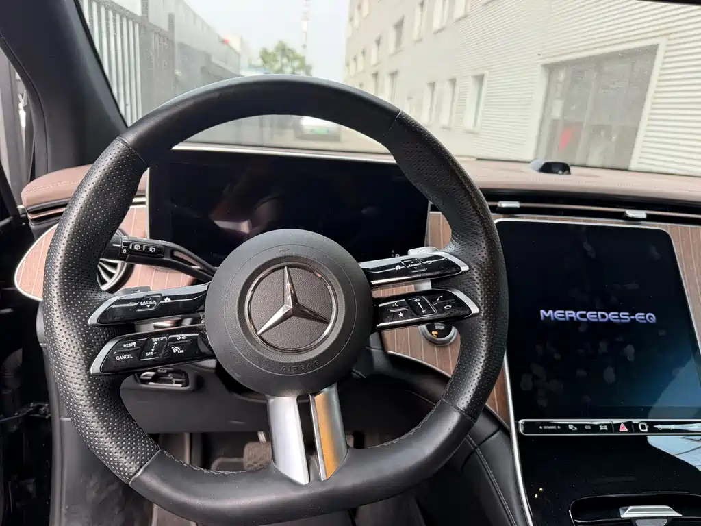 Mercedes-Benz EQE SUV — фото 8