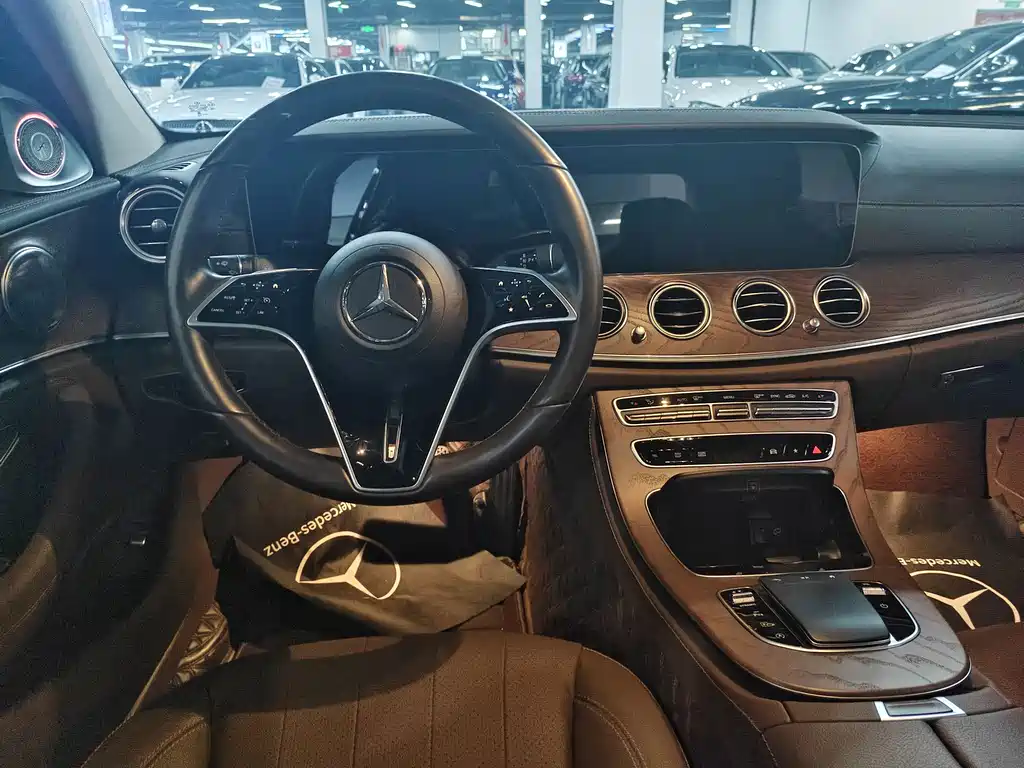 Mercedes-Benz E-Class — фото 17