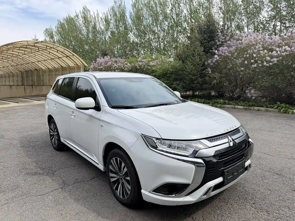 Mitsubishi Outlander — фото 2