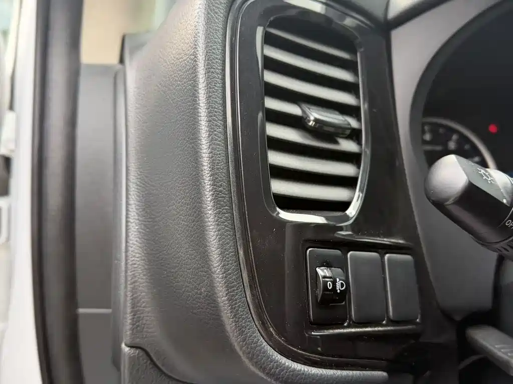 Mitsubishi Outlander — фото 11