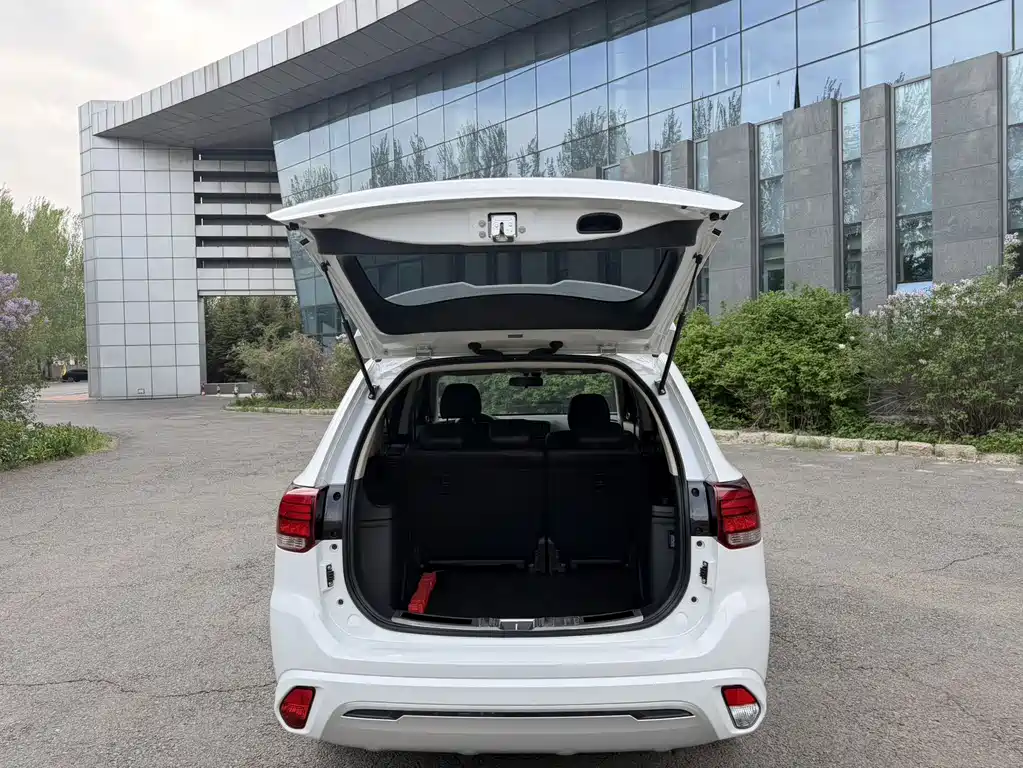 Mitsubishi Outlander — фото 13