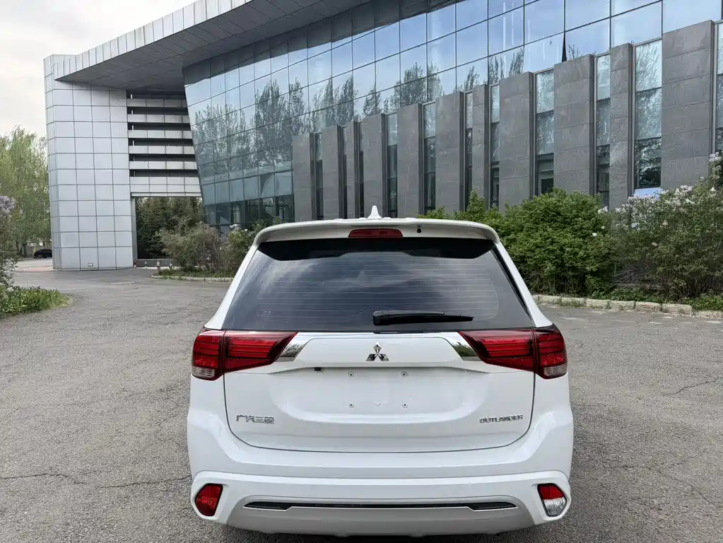 Mitsubishi Outlander — фото 6