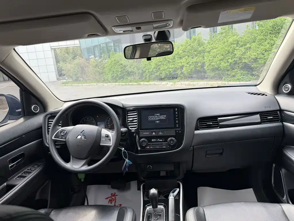 Mitsubishi Outlander — фото 9