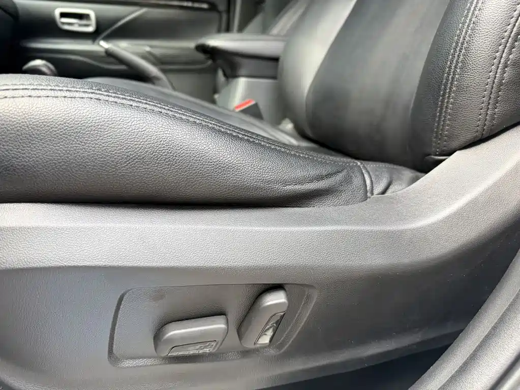 Mitsubishi Outlander — фото 10