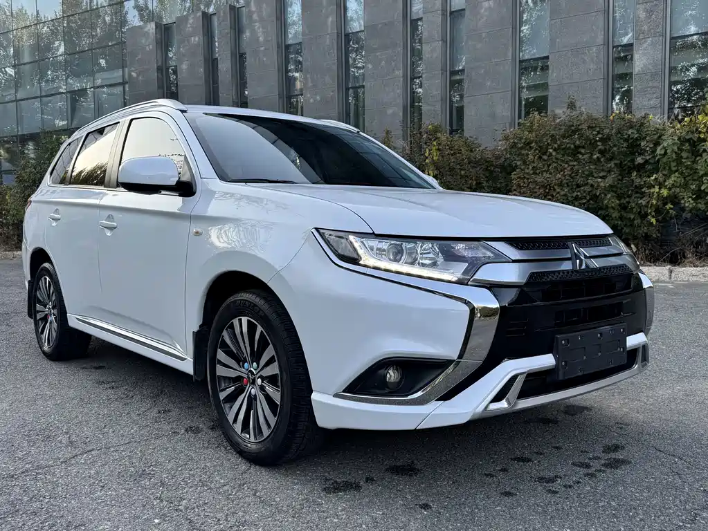 Mitsubishi Outlander — фото 2