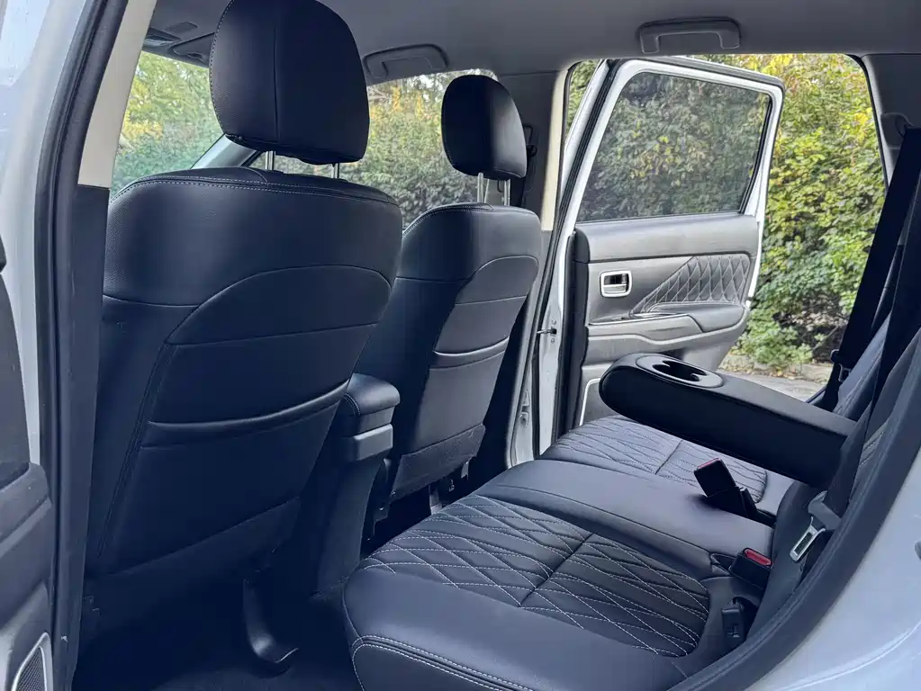 Mitsubishi Outlander — фото 14