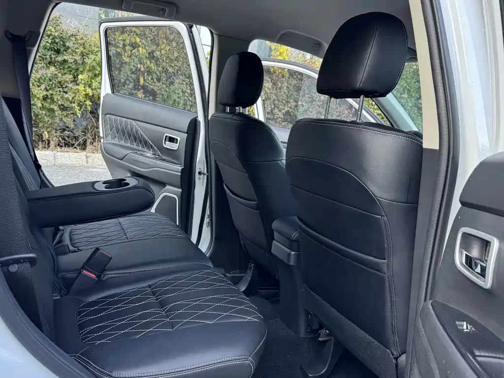 Mitsubishi Outlander — фото 15