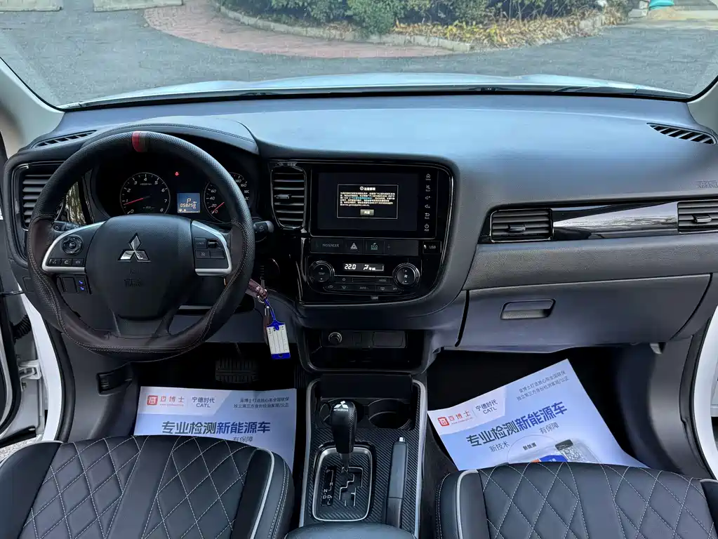 Mitsubishi Outlander — фото 17