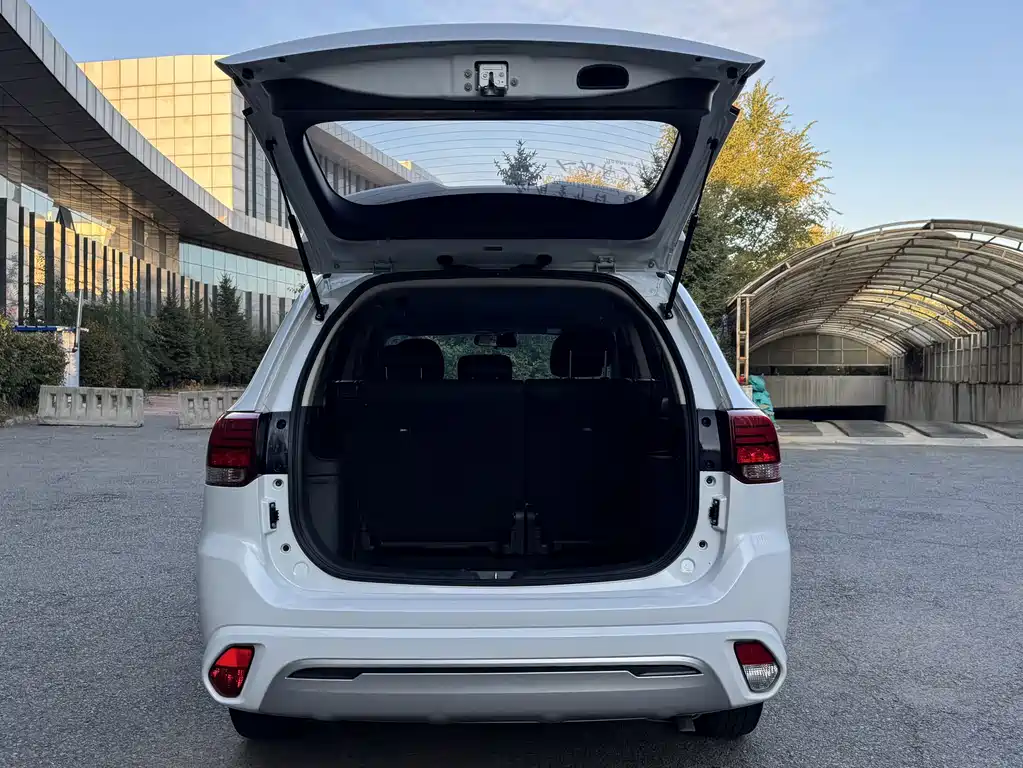 Mitsubishi Outlander — фото 7