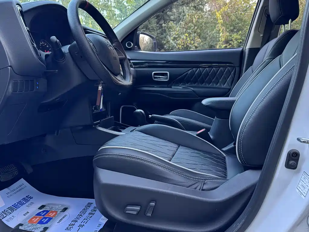Mitsubishi Outlander — фото 10