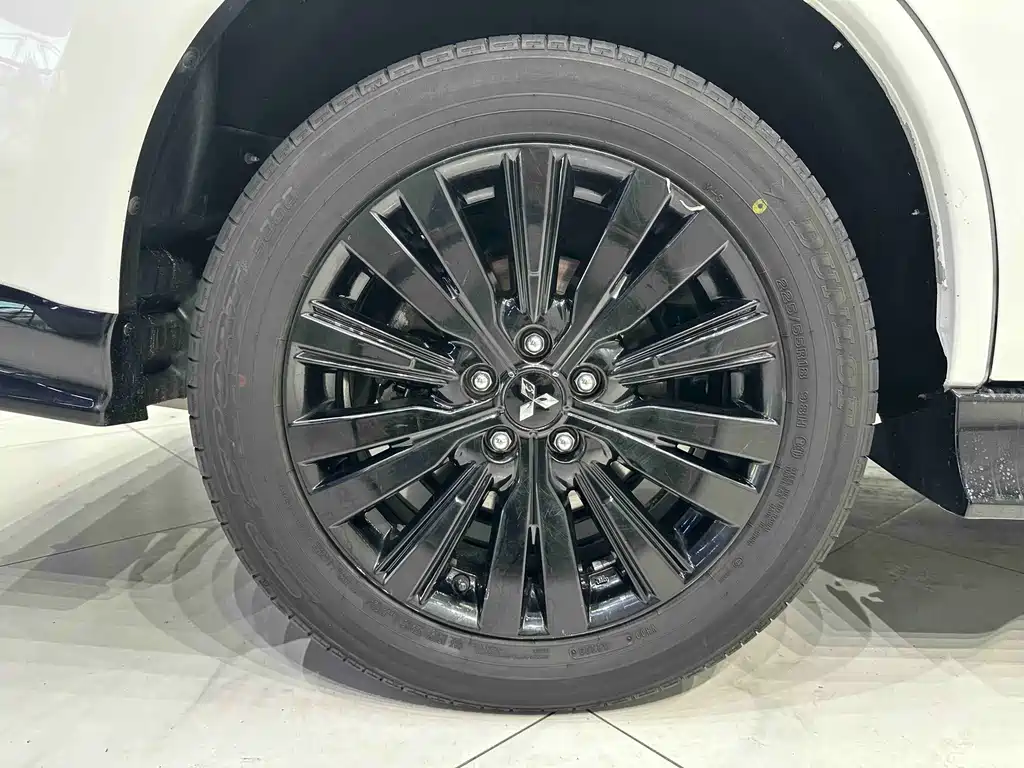 Mitsubishi Outlander — фото 17
