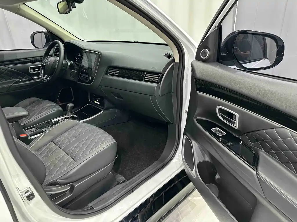 Mitsubishi Outlander — фото 18