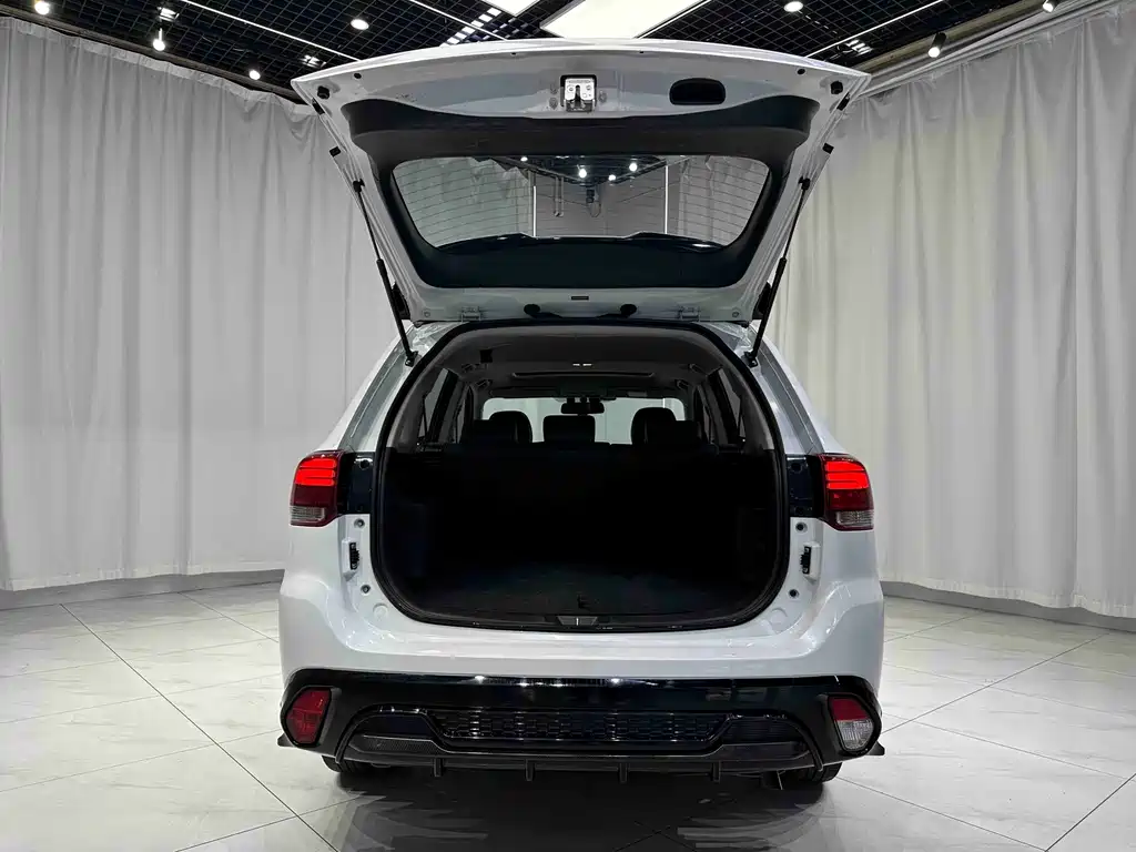 Mitsubishi Outlander — фото 20