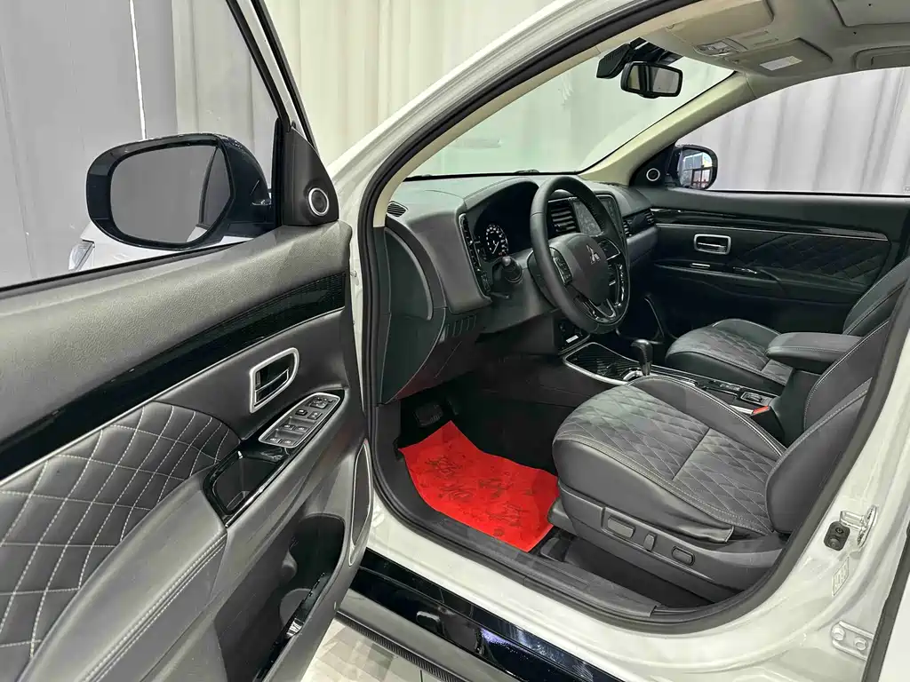 Mitsubishi Outlander — фото 7