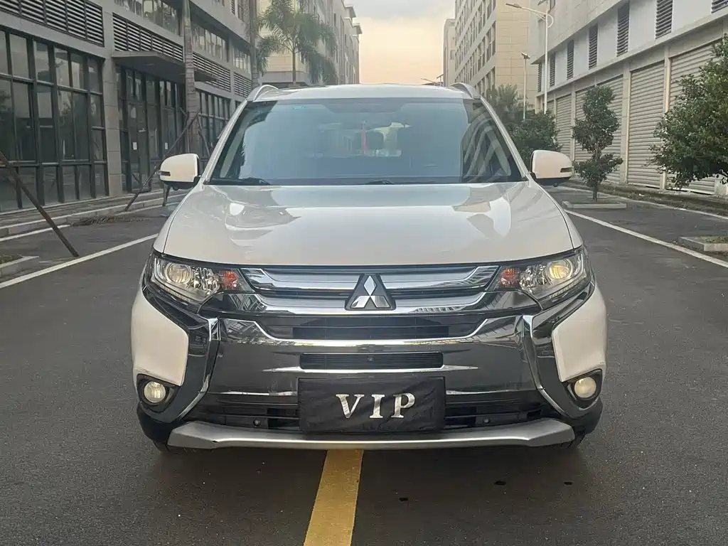 Mitsubishi Outlander — фото 2