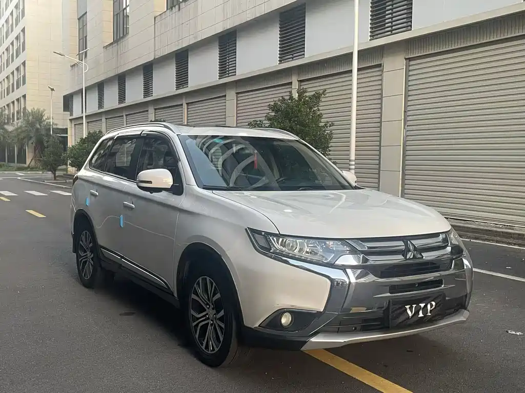 Mitsubishi Outlander — фото 3