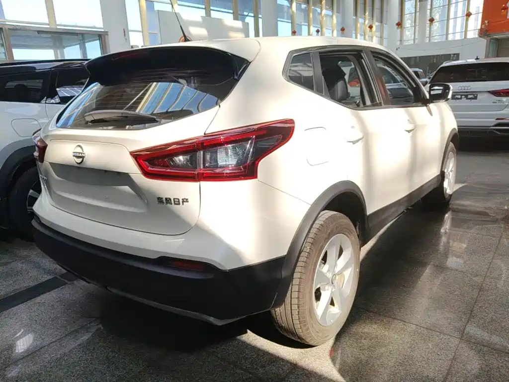 Nissan Qashqai — фото 7