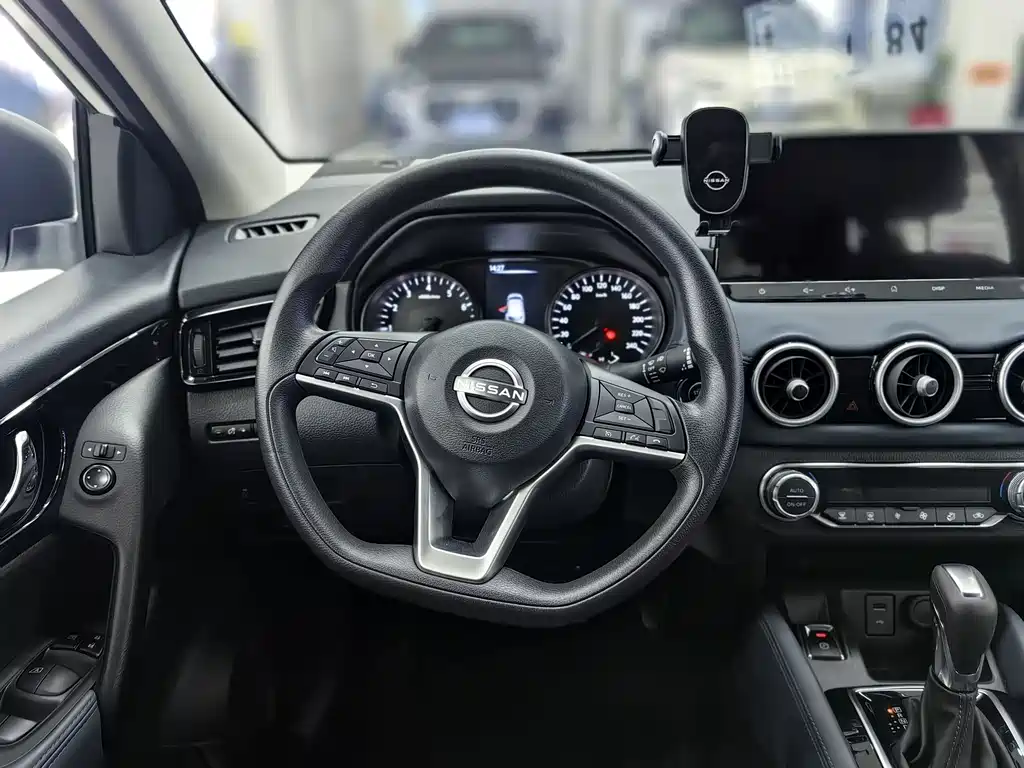 Nissan Qashqai — фото 8
