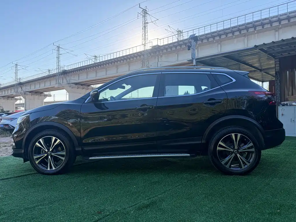 Nissan Qashqai — фото 7