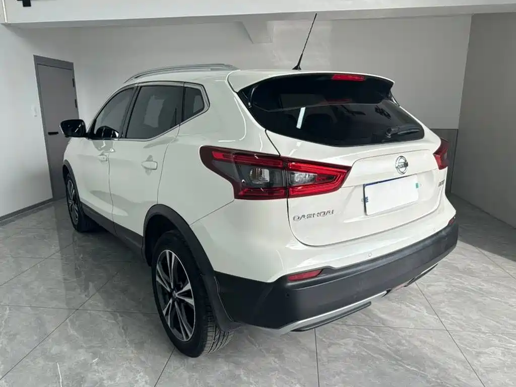 Nissan Qashqai — фото 4