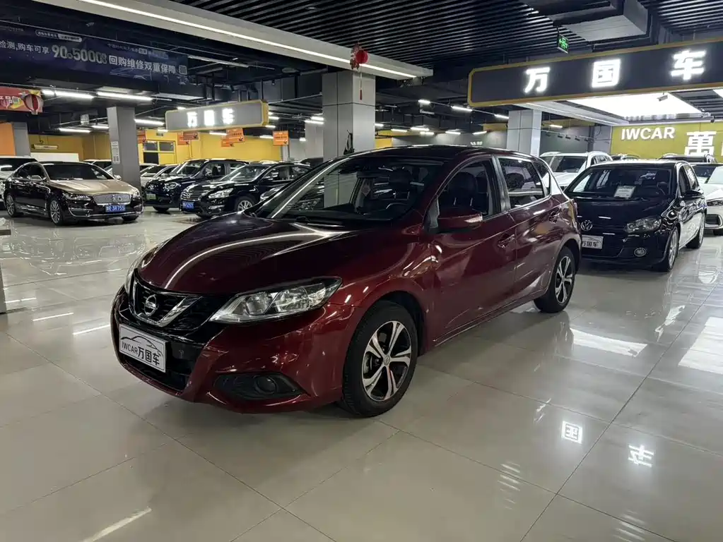 Nissan Tiida — фото 2