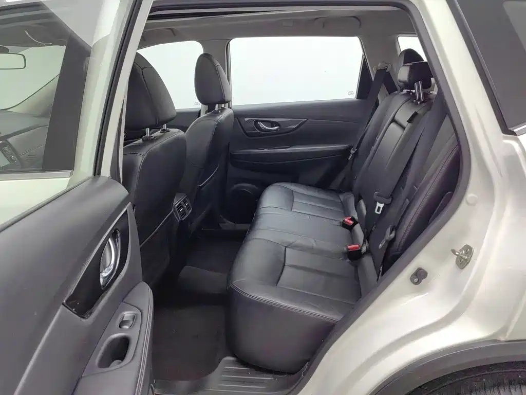 Nissan X-Trail — фото 15