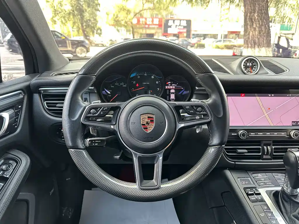 Porsche Macan — фото 11